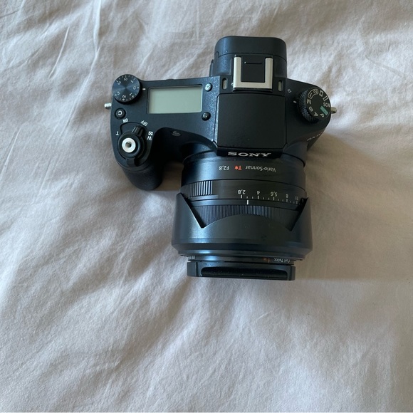 Sony RX10 (24-200mm F2.8 lens) - Picture 2 of 9